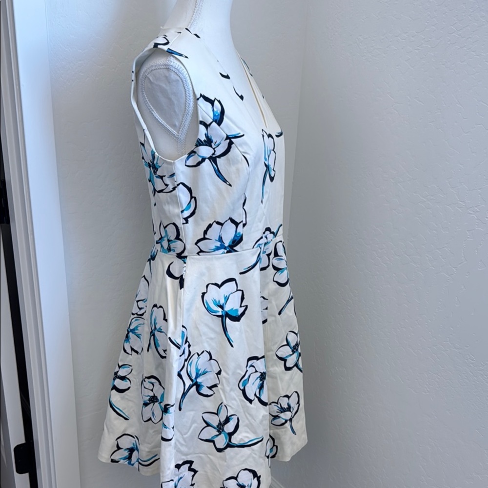 Draper James White and Blue Sleeveless V-Neck Sundress - Picture 4 of 5